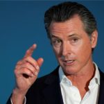 批川普向石油下跪 加州州長紐森辦公室：把美國未來賣給中國